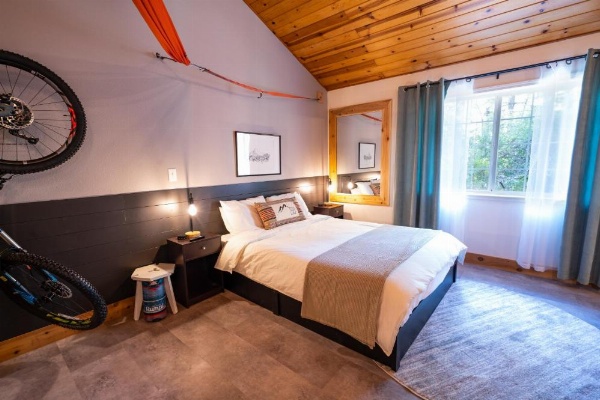 LOGE Mt. Shasta image 20